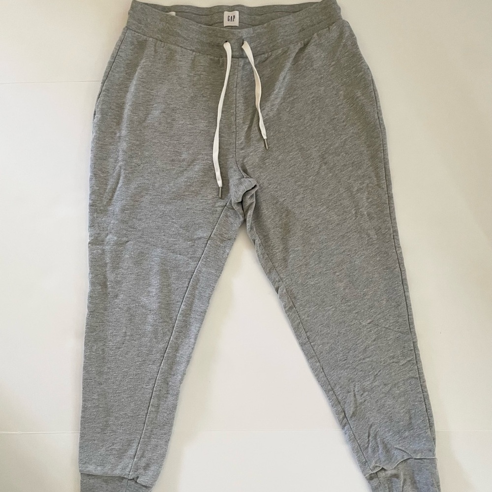 GAP Women’s Gray Capri Jogger Sweatpants